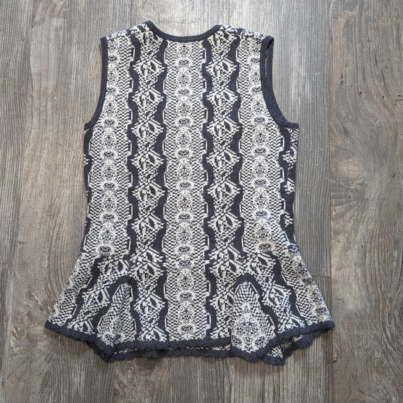 CAbi women's peplum gray sweater vest size small - Picture 7 of 7